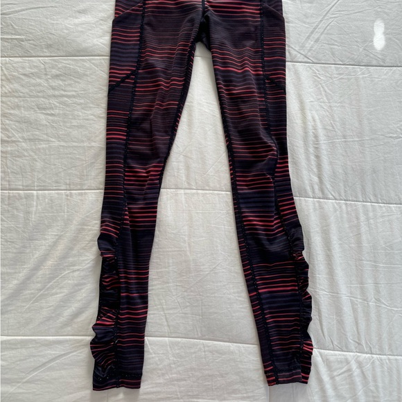 Lululemon leggings size 4 with pockets - Picture 7 of 7